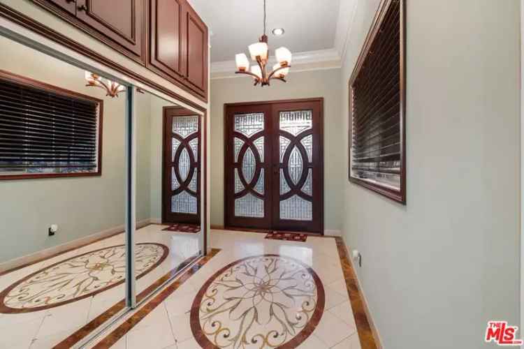 House For Sale in 6646, Ampere Avenue, Los Angeles, California