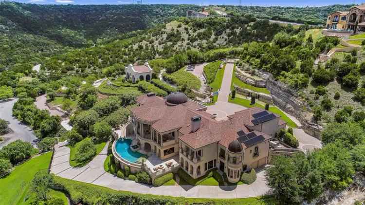 Buy luxury estate Villa Del Lago with lake views in prime location