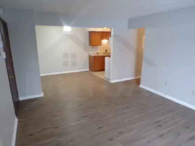 Rent 1 Bedroom Apartment in Fowlerville with Patio and Laundry