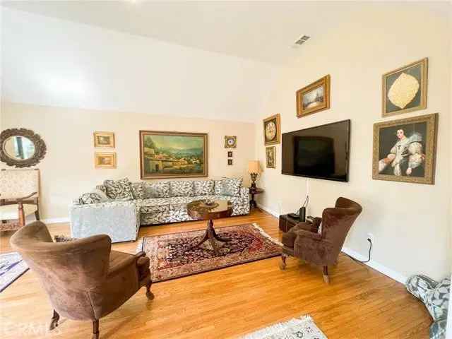 House For Sale in 542, North Kilkea Drive, Los Angeles, California