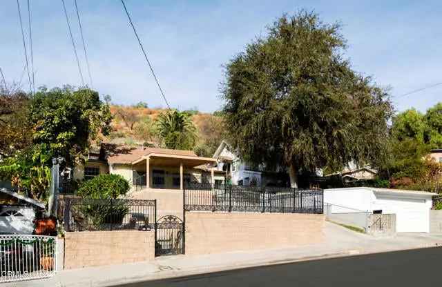 House For Sale in Los Angeles, California