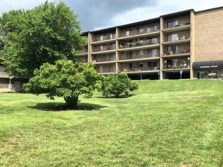 Rent Apartments in Ft. Thomas KY with Balcony and Park-Like Setting