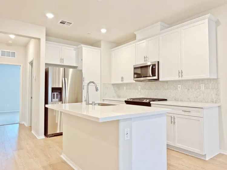 Rent Apartment Unit in Pomona with Three Master Suites and Modern Amenities