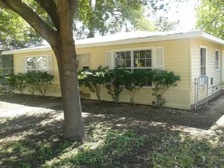 Rent Updated Apartment Duplex in Tobin Hill San Antonio with Patio