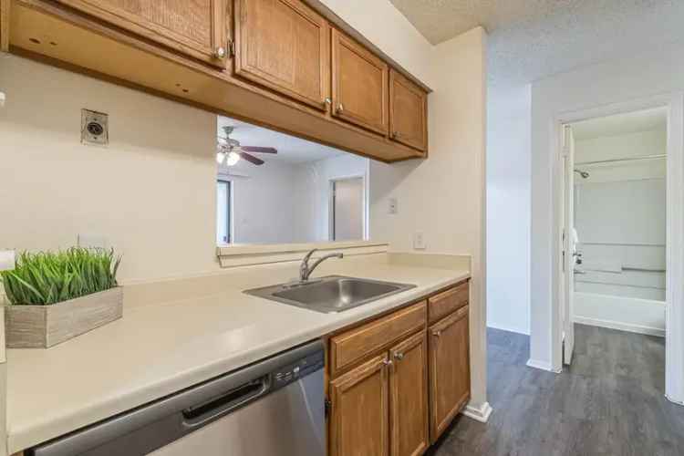 Rent Keystone Apartments in Killeen Texas with Pool and Fitness Center