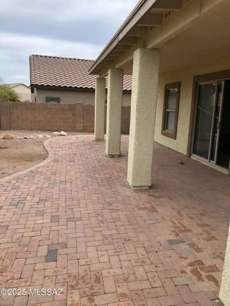 Buy Gorgeous 4 Bedroom Home in Rancho Sahuarita with Modern Features