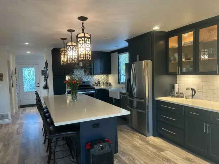 Rent Custom Designed Home with Views in Thousand Oaks