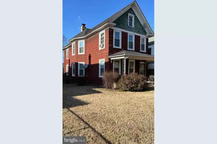 Fixer Upper Buy Home in Lily Ponds with Spacious Backyard