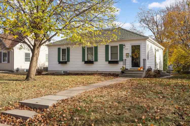 House For Sale in 3221, Florida Avenue South, Saint Louis Park, Minnesota