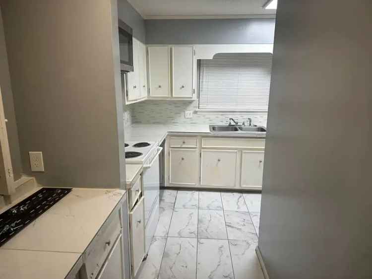 Rent Luxurious 3 Bedroom Apartment in Central Montgomery Fully Renovated