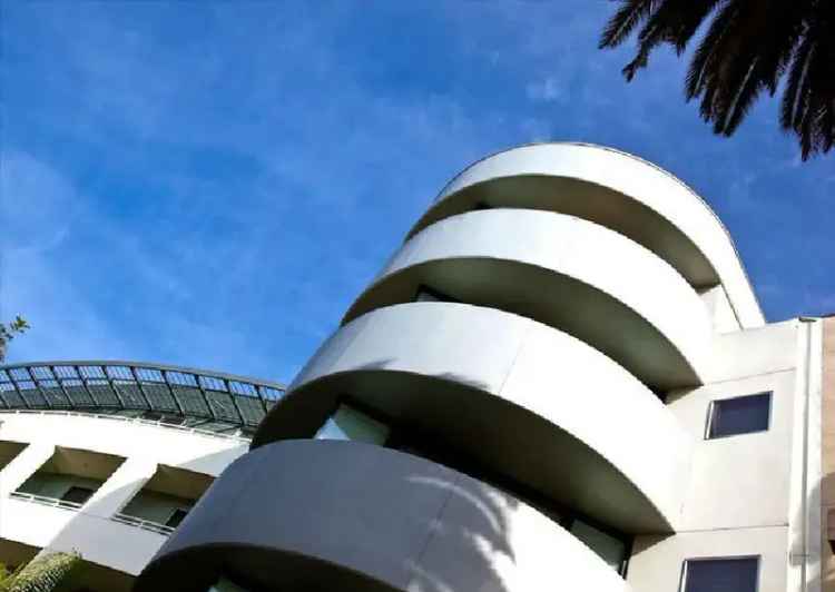 Rent Apartments in Santa Monica With Modern Finishes and Beach Access