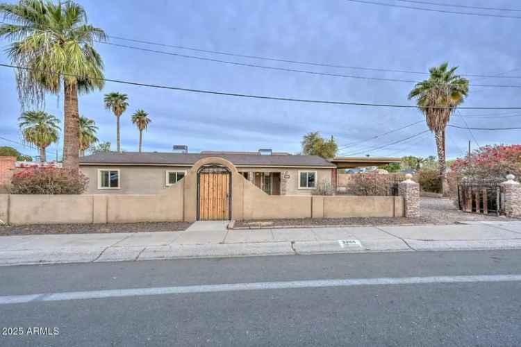 Duplex Investment Opportunity in Phoenix with Prime Features