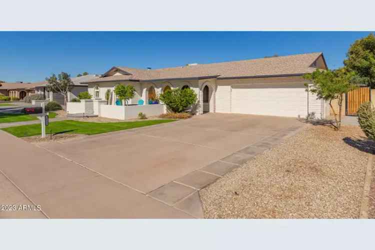 Buy House in Arizona with Dream Features Including a Pool and Patio