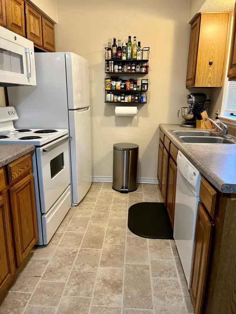 Rent Apartment Unit in Downtown Forney with Washer Dryer Hookups