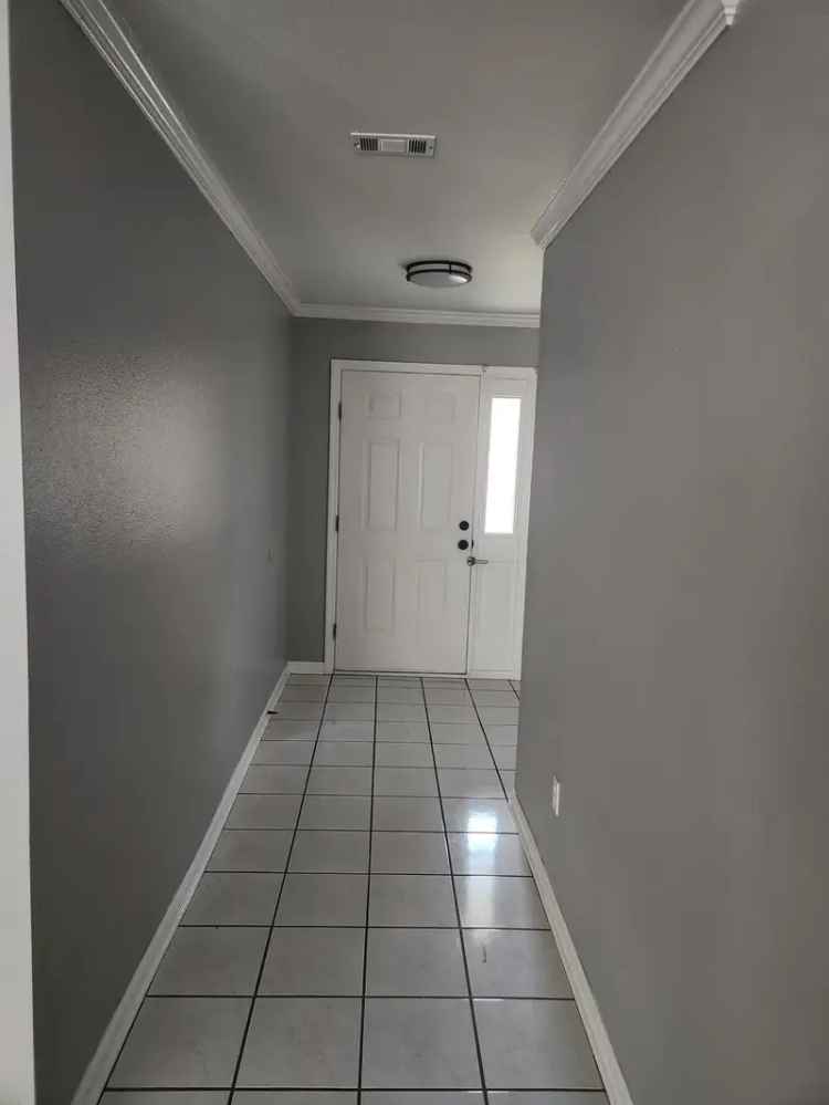 Rent 3 Bedroom Townhouse Near Capital Circle NE with Garage