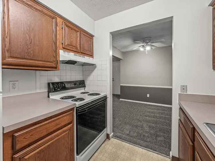 Rent Apartments in Akron with Pools and Fitness Center