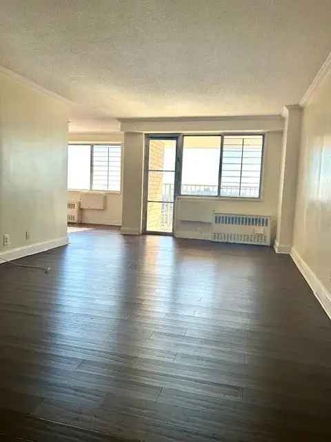 Rent Apartment Unit with Balcony and Stunning Views in Mount Vernon