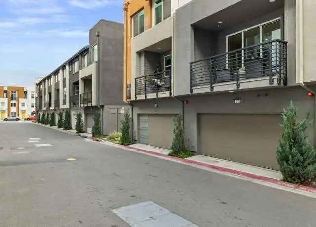 Buy Townhome in Fremont with Modern Features and Nearby Amenities