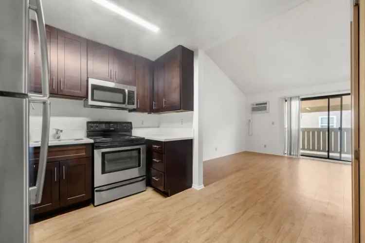 Rent Studio Apartments Near USC with Balconies and Loft Spaces