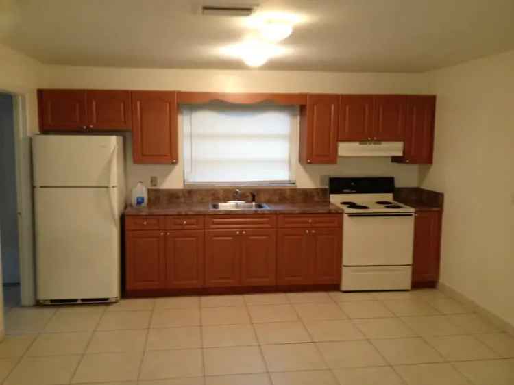 Rent Beautiful Home with 3 Bedrooms and 2 Baths Near Hard Rock Casino