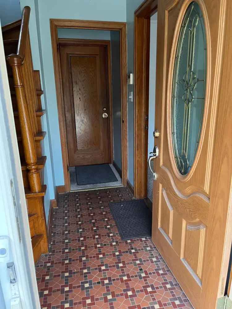 Rent Cozy Two Bedroom Apartment in West Milwaukee with Great Features