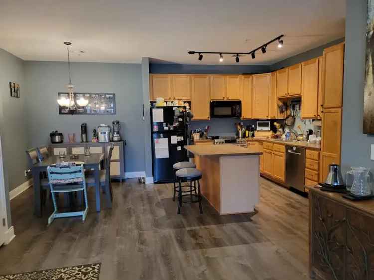 Apartment for Rent in Stonegate with Modern Upgrades and Bike Trails