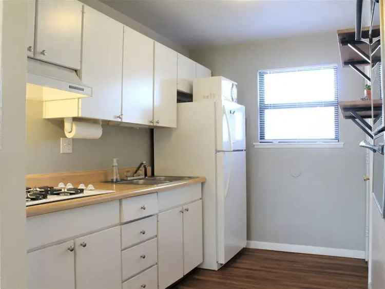 Rent 1 and 2 Bedroom Apartments in Hazelwood with Great Amenities