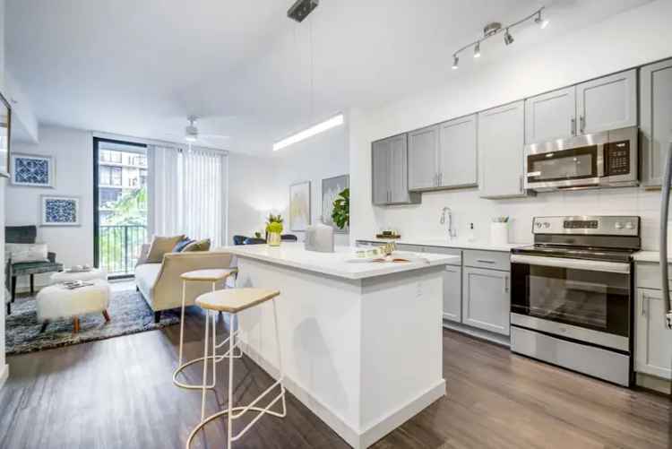 Rent Stylish Apartments with Resort Amenities Near Palm Beach Gardens