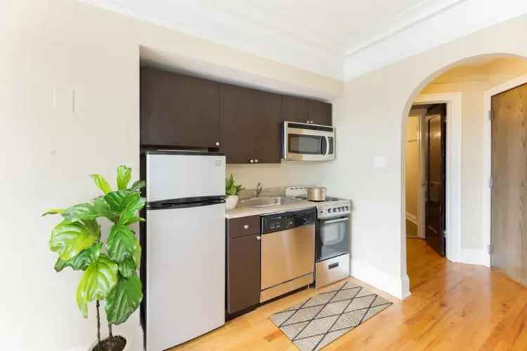 Rent Charming Vintage Mid Rise Apartments in a Stylish Location