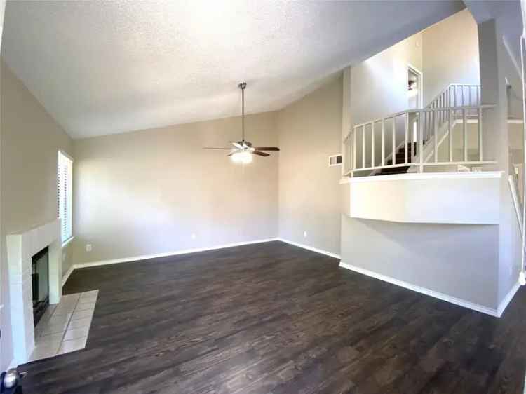 Buy Duplex in Prime Location with Updated Features in Quiet Cul-de-sac