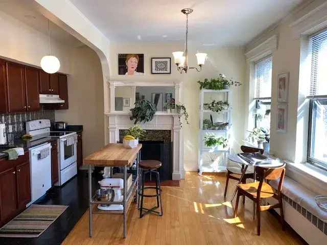 Rent Spacious Two Bedroom Apartment in Beacon Street Brownstone