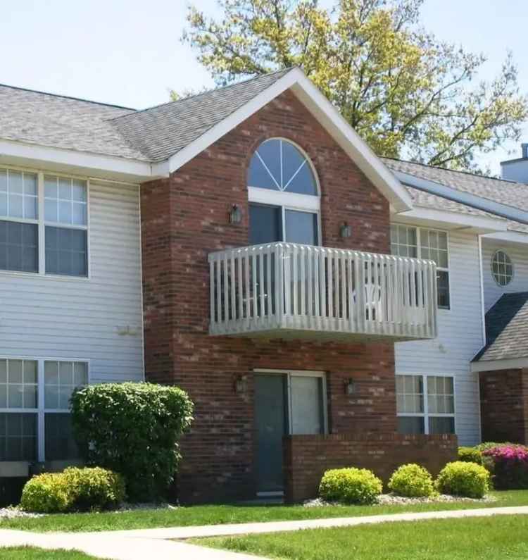 Rent Apartments in Elkhart with Community Clubhouse and Pool