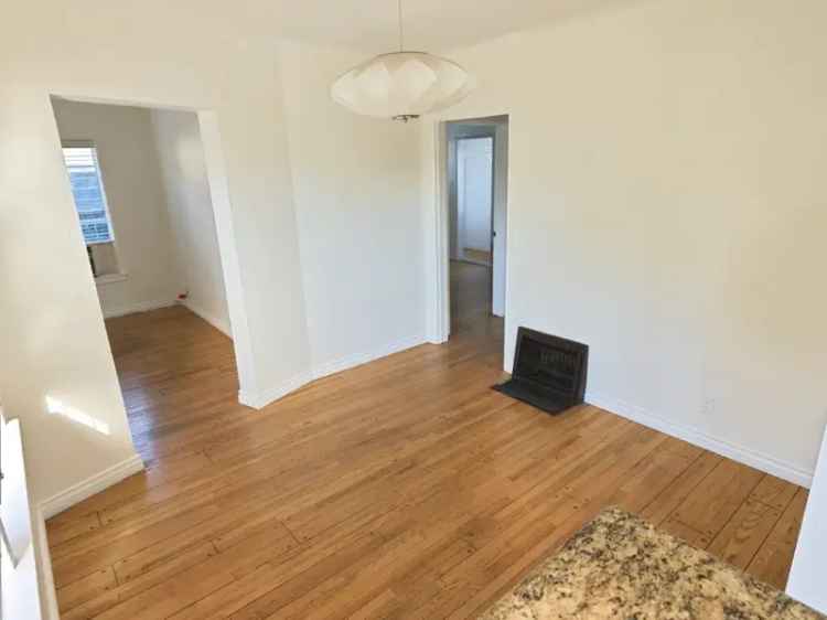 Apartment for Rent in Mid City with Outdoor Space and Modern Amenities