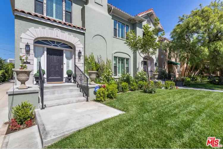 Rent Classic Italianate Duplex in Sycamore Square with Modern Upgrades