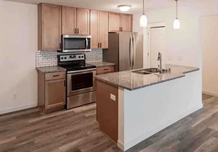 Rent Apartments in New Hope at The Tradewinds Apartments