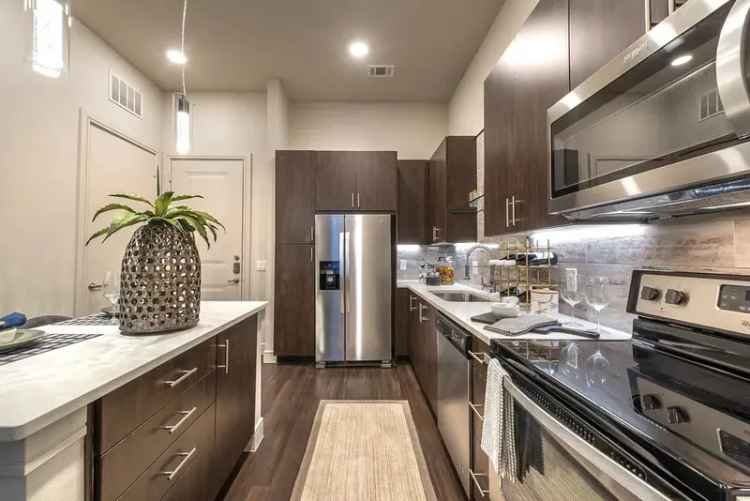 Rent Apartments in Dallas with Modern Amenities in Turtle Creek Neighborhood