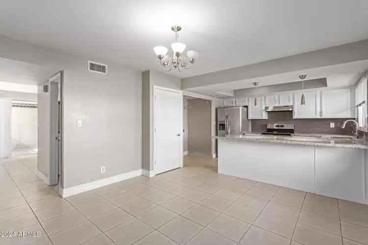 Rent Charming Townhouse in West Plaza with Modern Features