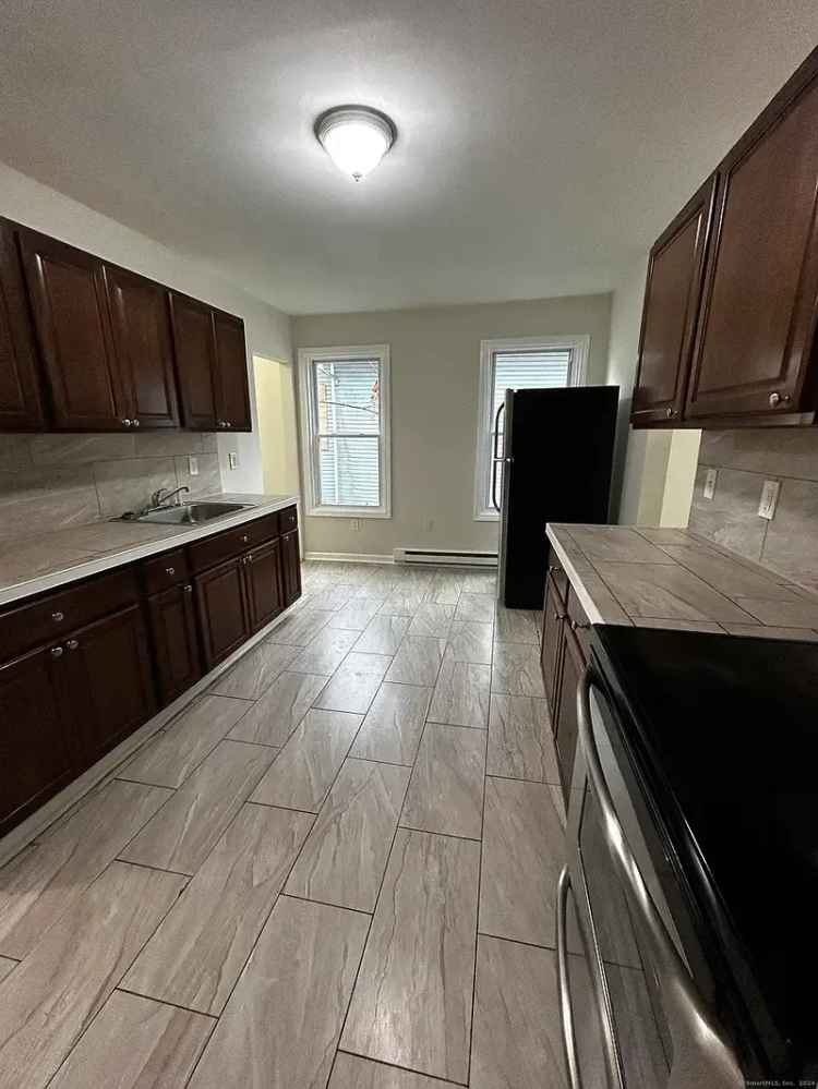 Apartment for Rent in Waterbury with 3 Bedrooms and Natural Light