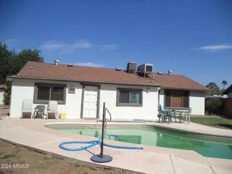 Buy House with Pool in Family Neighborhood for Investors