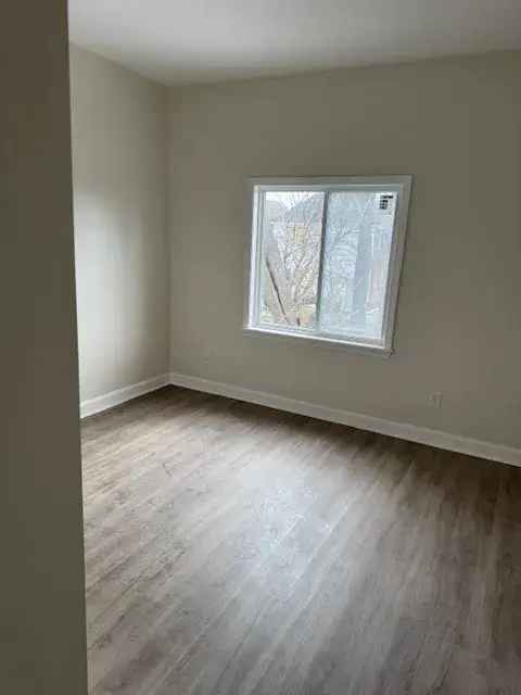 Rent Fully Renovated Apartment Unit in Detroit with 3 Bedrooms and Modern Features