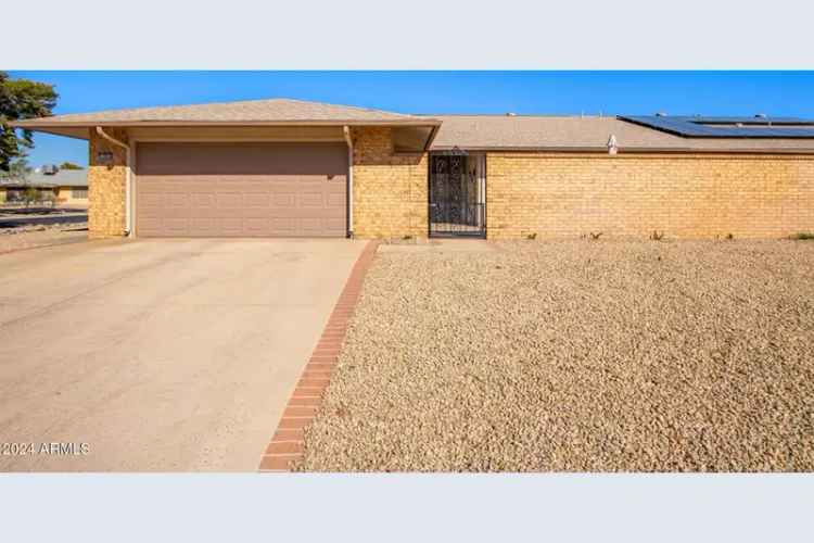 Buy House with Courtyard and Community Amenities in an Inviting Space