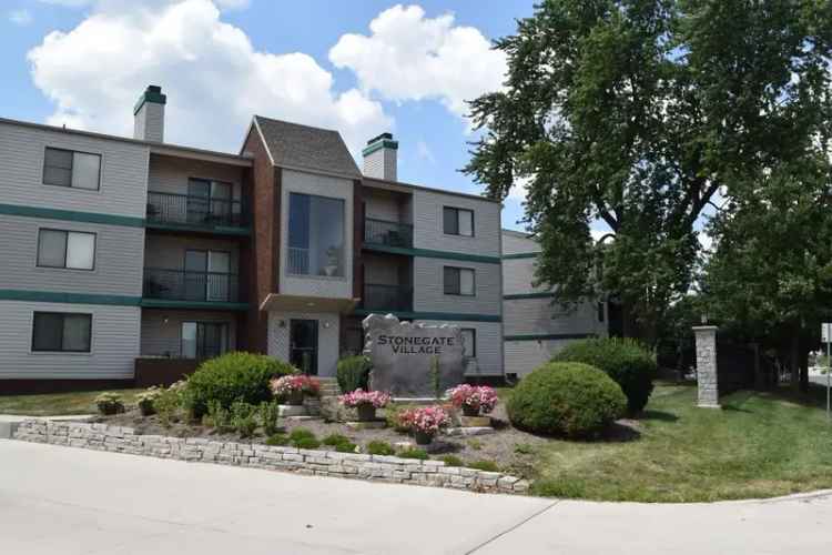 Rent Spacious Apartments in Champaign with Balconies and Pool