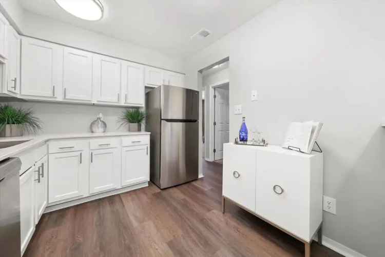 Rent Apartments in Hampton in Highland with Great Amenities