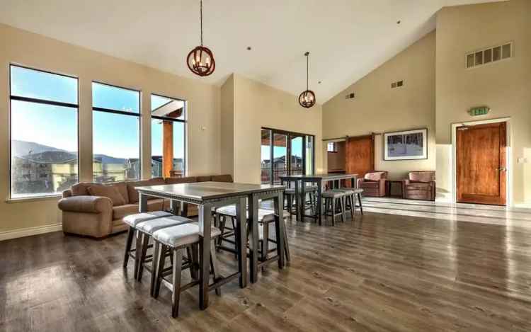 Rent Apartments at The Lakes at Lemmon Valley in Reno with Premium Amenities