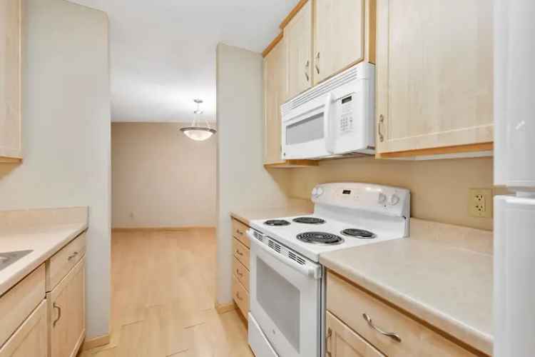 Rent Apartments in St. Paul with Walk-in Closets and Central Air