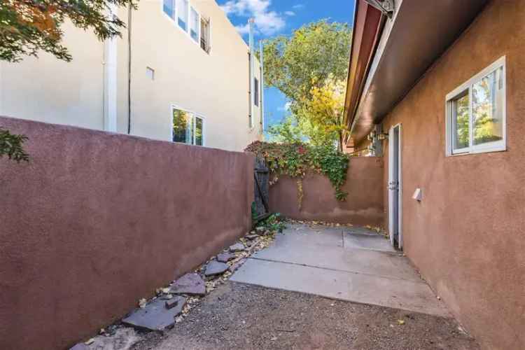 Apartment for Rent in Santa Fe with Private Yard and New Appliances