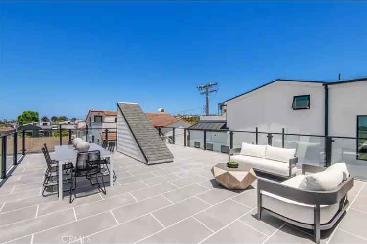 Rent Four Bedroom Townhome in Corona Del Mar with Ocean Views