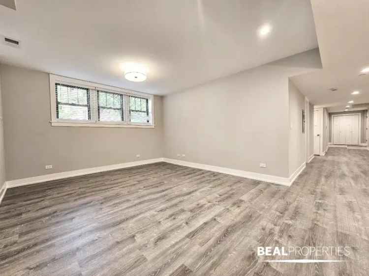 Rent Renovated Apartment in Evanston with 3 Beds and 2 Baths