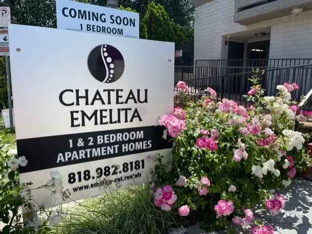 Rent 1 Bedroom Apartments in Chateau Emelita Community with Great Amenities