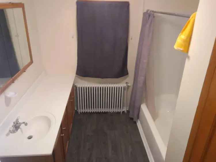 Rent Three Bedroom Apartment near Uptown SUNY Albany Campus